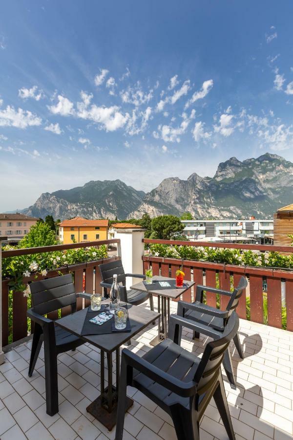 Hotel Santoni Freelosophy *** Torbole Sul Garda Екстер'єр фото